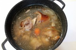 Холодец из свиных ножек и рульки - шаг 2 Холодец из свиных ножек и рульки - шаг 2