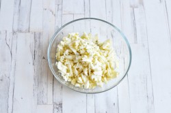 Холодный борщ классический с вареной свеклой и ботвой - шаг 5