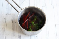 Холодный борщ классический с вареной свеклой и ботвой - шаг 8