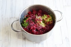 Холодный борщ классический с вареной свеклой и ботвой - шаг 13