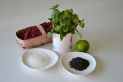 Холодный чай с малиной и мятой - шаг 1 Холодный чай с малиной и мятой - шаг 1