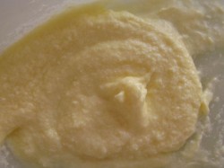 Яблочная запеканка с изюмом на пару - шаг 3