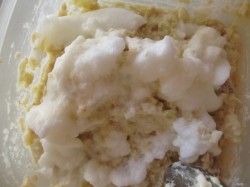 Яблочная запеканка с изюмом на пару - шаг 8