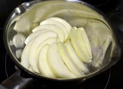 Яблочный пирог с творогом и лимоном - шаг 3 Яблочный пирог с творогом и лимоном - шаг 3