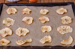 Яблочные чипсы - шаг 8