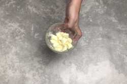 Яблочный крамбл с яблоками - шаг 2