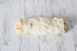 Яблочный штрудель из слоеного теста - шаг 11 Яблочный штрудель из слоеного теста - шаг 11