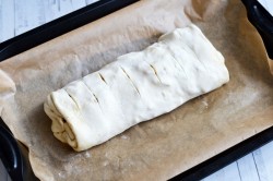 Яблочный штрудель из слоеного теста - шаг 12 Яблочный штрудель из слоеного теста - шаг 12