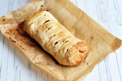 Яблочный штрудель из слоеного теста - шаг 13 Яблочный штрудель из слоеного теста - шаг 13