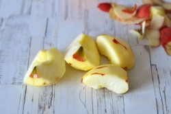 Яблочный штрудель из слоеного теста - шаг 3 Яблочный штрудель из слоеного теста - шаг 3