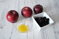 Яблоки фаршированные черносливом - шаг 1 Яблоки фаршированные черносливом - шаг 1