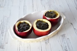 Яблоки фаршированные черносливом - шаг 5 Яблоки фаршированные черносливом - шаг 5