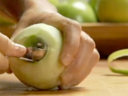 Яблоки запеченные в слоеном тесте в духовке - шаг 5 Яблоки запеченные в слоеном тесте в духовке - шаг 5