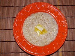 Ячневая каша в мультиварке молочная по классике - шаг 7