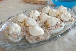 Яйца с тунцом Петухи - шаг 5 Яйца с тунцом Петухи - шаг 5