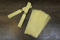 Яичная лапша с курицей и овощами под соусом терияки - шаг 1 Яичная лапша с курицей и овощами под соусом терияки - шаг 1