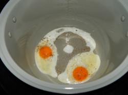 Яичница в мультиварке - шаг 4