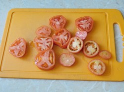 Яичница с помидорами и сыром - шаг 1 Яичница с помидорами и сыром - шаг 1