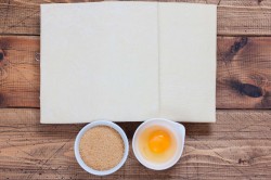 Язычки из слоеного теста с сахаром - шаг 1 Язычки из слоеного теста с сахаром - шаг 1