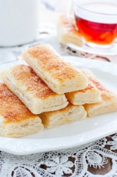 Язычки из слоеного теста с сахаром - шаг 4 Язычки из слоеного теста с сахаром - шаг 4