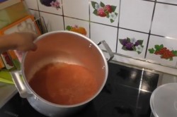 Заготовка Рассольник из свежих огурцов перловой крупой - шаг 3 Заготовка Рассольник из свежих огурцов перловой крупой - шаг 3