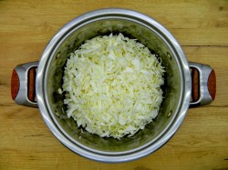 Солянка с грибами и капустой в банки на зиму - шаг 3 Солянка с грибами и капустой в банки на зиму - шаг 3