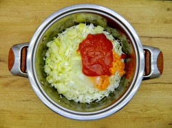 Солянка с грибами и капустой в банки на зиму - шаг 5 Солянка с грибами и капустой в банки на зиму - шаг 5