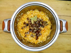 Солянка с грибами и капустой в банки на зиму - шаг 7 Солянка с грибами и капустой в банки на зиму - шаг 7