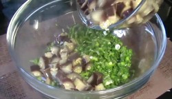 Баклажаны кубиками как грибы - шаг 7