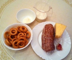 Закуска из сушек Рождественский венок - шаг 1 Закуска из сушек Рождественский венок - шаг 1