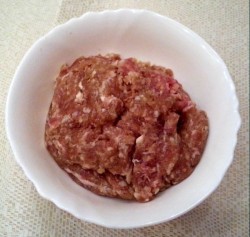 Закуска из сушек Рождественский венок - шаг 3 Закуска из сушек Рождественский венок - шаг 3