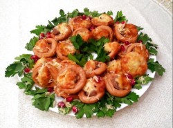 Закуска из сушек Рождественский венок - шаг 8 Закуска из сушек Рождественский венок - шаг 8