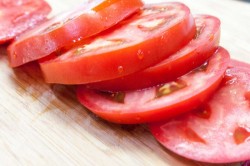 Закуска из запеченного баклажана помидора и Моцареллы - шаг 6