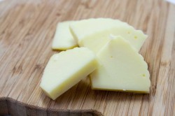 Закуска из запеченного баклажана помидора и Моцареллы - шаг 9