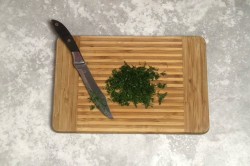 Тарталетки с творожным сыром и красной рыбой - шаг 2