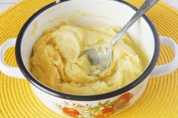 Закусочные профитроли с несладкой начинкой - шаг 7 Закусочные профитроли с несладкой начинкой - шаг 7