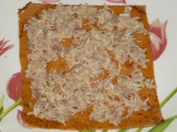 Закусочные томатные блинчики Пенёчки - шаг 2 Закусочные томатные блинчики Пенёчки - шаг 2