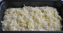 Закусочный кекс с вялеными томатами, мясным ассорти, моцареллой и тимьяном - шаг 7 Закусочный кекс с вялеными томатами, мясным ассорти, моцареллой и тимьяном - шаг 7