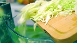 Закусочный салат с капустой и свеклой - шаг 5 Закусочный салат с капустой и свеклой - шаг 5