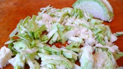 Заливной пирог капустный на тесте с кефиром и яйцом - шаг 2 Заливной пирог капустный на тесте с кефиром и яйцом - шаг 2