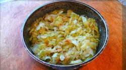 Заливной пирог капустный на тесте с кефиром и яйцом - шаг 3 Заливной пирог капустный на тесте с кефиром и яйцом - шаг 3