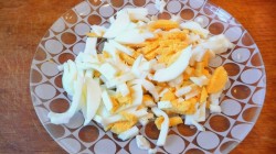 Заливной пирог капустный на тесте с кефиром и яйцом - шаг 4 Заливной пирог капустный на тесте с кефиром и яйцом - шаг 4