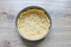 Заливной пирог с ягодами и сметаной - шаг 10