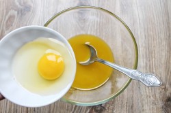 Заливной пирог с ягодами и сметаной - шаг 6