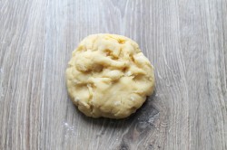 Заливной пирог с ягодами и сметаной - шаг 8