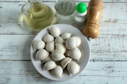 Замороженные пельмени на сковороде жареные - шаг 1 Замороженные пельмени на сковороде жареные - шаг 1