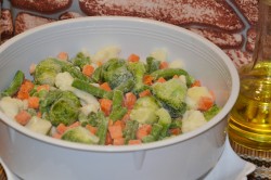 Замороженные овощи в мультиварке на пару - шаг 2