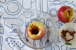 Яблоки запеченные в микроволновке с корицей - шаг 3 Яблоки запеченные в микроволновке с корицей - шаг 3