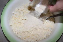 Творожная запеканка с вишней классическая - шаг 5