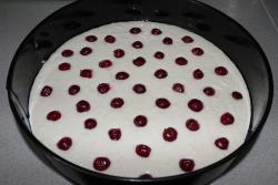 Творожная запеканка с вишней классическая - шаг 9